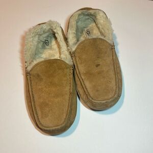 Used Mens Ugg slipper loafers